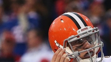Los reportes no especifican si la mujer con quien estaba Manziel es Colleen Crowley, quien se vio involucrada en el incidente de violencia doméstica anterior.