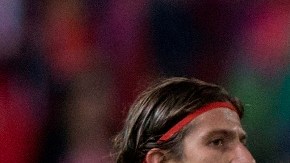 Los clubes madrileños se encuentran segundo y tercero debajo del FC Barcelona en la lucha por la liga de España.