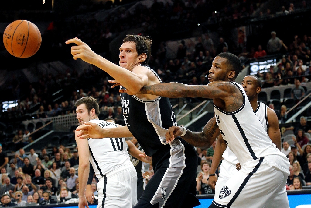 Zona TUDN on X: #NBA: Boban Marjanovic de 2.21 metros de altura ha firmado  por un año con los Spurs.  / X