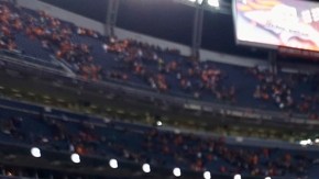 Philip Rivers, quarterback de los Chargers, abandona el campo al finalizar ayer su temporada. ¿Será Los Ángeles su siguiente hogar?