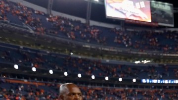 Philip Rivers, quarterback de los Chargers, abandona el campo al finalizar ayer su temporada. ¿Será Los Ángeles su siguiente hogar?