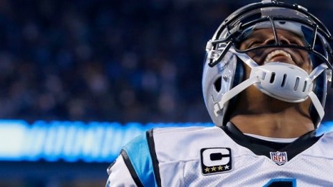 Cam Newton no ha dejado de ganar, sonreír y celebrar en esta temporada. El quarterback de Carolina dice que el público está 'asustado' de que un afroamericano como él sea tan exitoso.