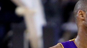 Kobe Bryant y Stephen Curry en 2010. Ese año, los Warriors terminaron a 31 juegos de distancia de los Lakers, que fueron campeones de la NBA.