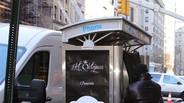 La cabina "GuyFi" proporciona un poco de intimidad al que disfrute masturbándose en plena calle.