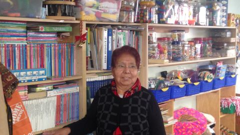Muchos de los niños que cuidó Santizo ya son adultos, y siguen en contacto con ella.