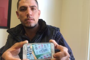 José Birrueta le pidió a un amigo que cobrara un billete de la lotería con el que ganó $75,000 dólares. /FRANCISCO CASTRO