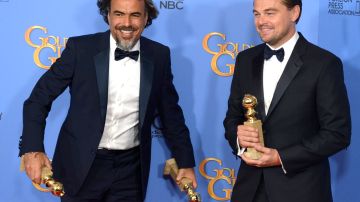 Alejandro G. Iñárritu y Leonardo DiCaprio con los tres Golden Globes ganados por 'The Revenant'.