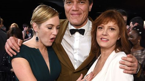 De izq. a der., los actores Kate Winslet, Michael Shannon y Susan Sarandon posan para los fotógrafos oficiales de los SAG Awards.