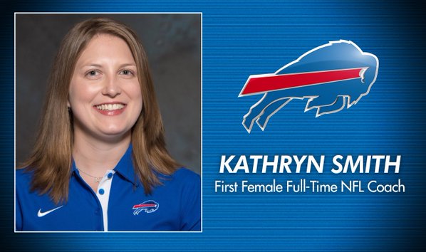 Kathryn Smith, la primera mujer en ser contratada como entrenadora asistente de tiempo completo en un equipo de la NFL.