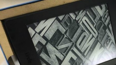 "Wow, FedEx. Me cambiaste mi nuevo Kindle por una muestra de un tumor", compartió el cliente en su cuenta de Twitter.