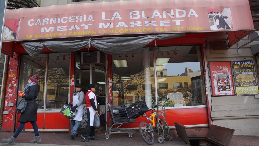 La carnicería La Blanda lleva 15 años sin contrato de arrendamiento .