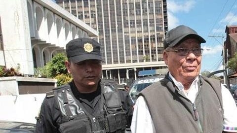 Manuel Benedicto Lucas García, hermano del expresidente Fernando Romeo Lucas García, fue arrestado junto a otros exmilitares.