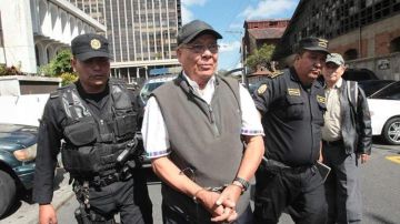 Manuel Benedicto Lucas García, hermano del expresidente Fernando Romeo Lucas García, fue arrestado junto a otros exmilitares.