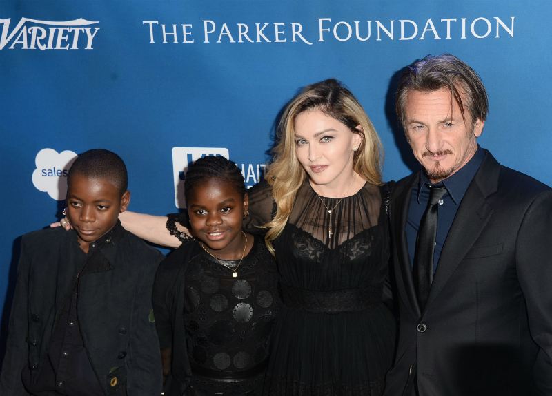 Madonna estuvo acompañada por sus hijos, David Banda y Mercy James, quienes adoptó en Malawi.