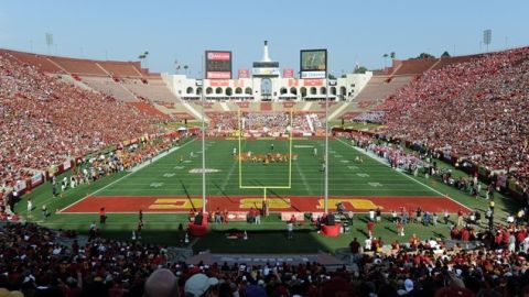 En el Memorial Coliseum jugarán los Rams la campaña 2016-17 para luego mudarse a su nueva casa en Inglewood.