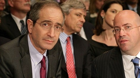 Representantes de NBC Universal y Comcast testificando ante el Senado en 2010 para que aprobaran la unión valorada en 30 mil millones de dólares.