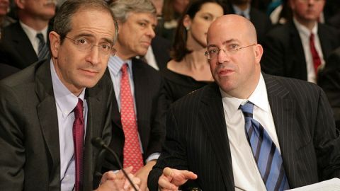 Representantes de NBC Universal y Comcast testificando ante el Senado en 2010 para que aprobaran la unión valorada en 30 mil millones de dólares.