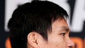 Manny Pacquiao y Tim Bradley cara a cara durante la presentación de su pelea.