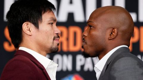 Manny Pacquiao y Tim Bradley cara a cara durante la presentación de su pelea.