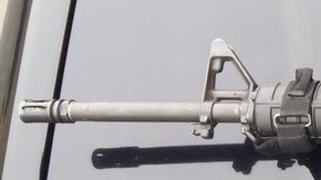 El rifle perdido es similar a las fotografías proveídas por el Departamento.