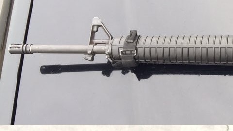 El rifle perdido es similar a las fotografías proveídas por el Departamento.