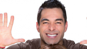 El programa "Sabadazo" y sus numerosos conductores no lograron mantener el mismo ritmo de diversión que Don Francisco en "Sábado Gigante".