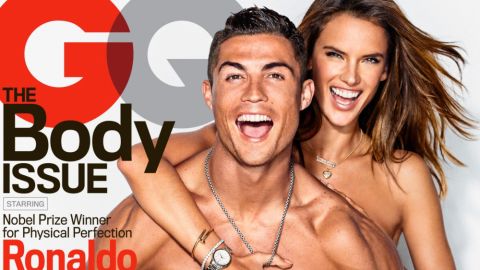 Cristiano Ronaldo y la modelo Alessandra Ambrosio en la portada de GQ Magazine en su 'body issue'.