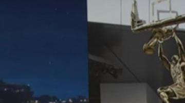 El momento en el que Jimmy Kimmel le da la noticia a Shaquille O'Neal de su estatua en el Staples Center.
