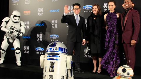 El director del filme, J. J. Abrams, y sus protagonistas están recorriendo el mundo para promocionar la cinta y encontrarse con los fans de la saga.