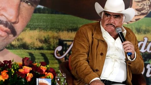 Vicente Fernández usó las redes sociales para aclarar una falsa información.