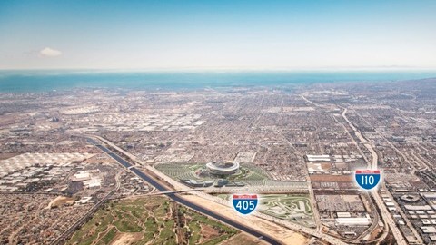 Vista del terreno donde se buscaba construir un estadio en Carson entre las autopistas 405 y 110.
