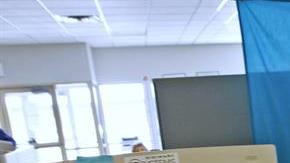 El proyecto de ley reemplaza las licencias de conducir para indocumentados por "tarjetas de conducir".