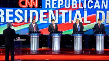 De izq. a der., Ben Carson, Marco Rubio, Donald Trump y Ted Cruz participan en el Debate Presidencial de las Primarias Republicanas, en la Universidad de Houston.