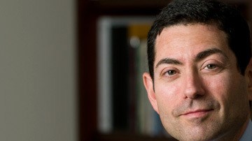 Mariano Florentino Cuellar, de 43 años, juez de la Corte Suprema de California, comienza a ser mencionado entre la lista de los que podrían optar al Tribunal Supremo de la Nación