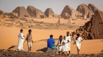 Las pirámides de Sudán no aparecen en los paquetes de viajes.