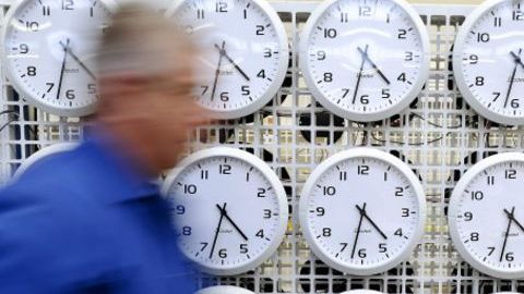 La forma en que concebimos los horarios cambiaría si se erradicaran las zonas horarias.