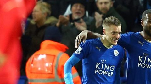 Jamie Vardy anda imparable en la Premier y el Leicester también.