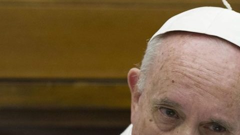 El Papa Francisco fue 'coronado' por el CMB.