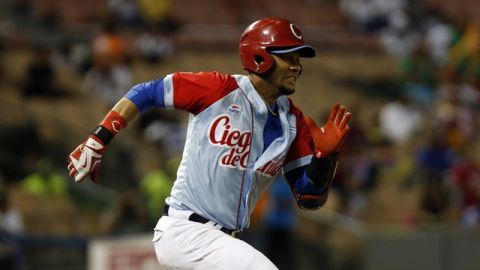 El cubano Youleski Gourriel durante la Serie del Caribe.