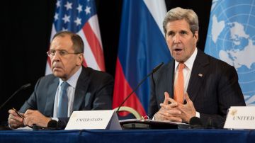 El ministro de Relaciones Exteriores ruso, Sergéi Lavrov, y el secretario de Estado de EE.UU., John Kerry, en el anuncio del acuerdo de cese al fuego en Siria.