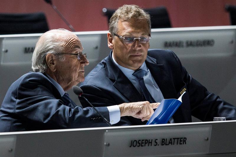 Blatter y Valcke, proscritos por la FIFA.