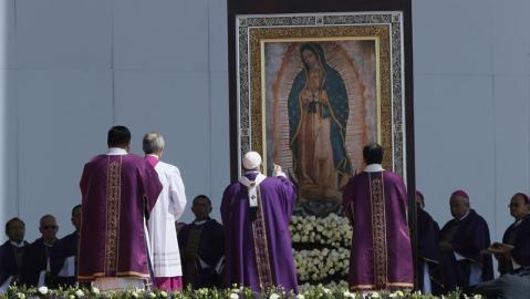 El obispo de Roma oficia una misa ante una multitud en el municipio de Ecatepec.