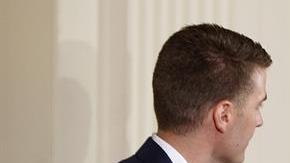 Fotografía fechada el 5 de noviembre de 2007 que muestra al expresidente estadounidense George W. Bush (2-d), mientras otorga la Medalla Presidencial de la Libertad a la escritora estadounidense Harper Lee (c) en la Casa Blanca, Washington (EE.UU.). Según informaron medios locales, la autora de "Matar a un ruiseñor", murió hoy, 19 de febrero de 2016, a la edad de 89 años en la localidad de Monroeville, en el estado de Alabama, donde nació y vivió la mayor parte de su vida.