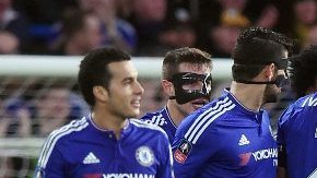 Eden HAzard festeja su gol con sus compañeros en el Chelsea vs. Manchester City.