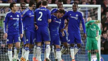 Eden HAzard festeja su gol con sus compañeros en el Chelsea vs. Manchester City.