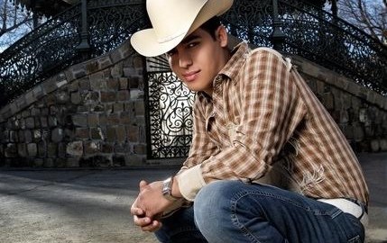 Ariel Camacho sigue siendo uno de los cantantes más populares del género regional mexicano.