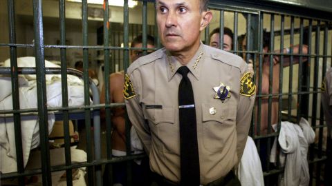 El exSheriff Lee Baca anunció su jubilación en 2014 en medio de una investigación federal en las cárceles del condado. /ARCHIVO