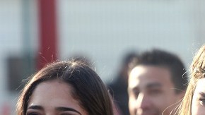 Belinda, en el centro, logró saludar al Papa Francisco y dialogar unos segundos con él, con el Gobernador Silvano Aureoles como testigo.