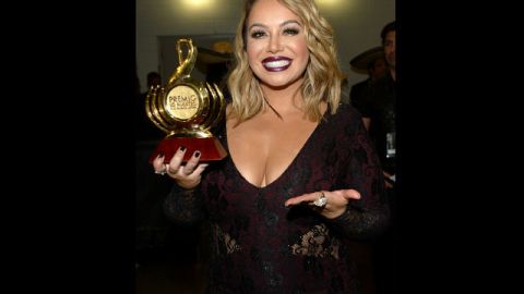 Chiquis Rivera recibió su primer premio Lo Nuestro a la Artista Regional Mexicana Femenina del Año.