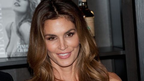 Cindy Crawford todavía no está lista para decir adiós a las cámaras fotográficas.